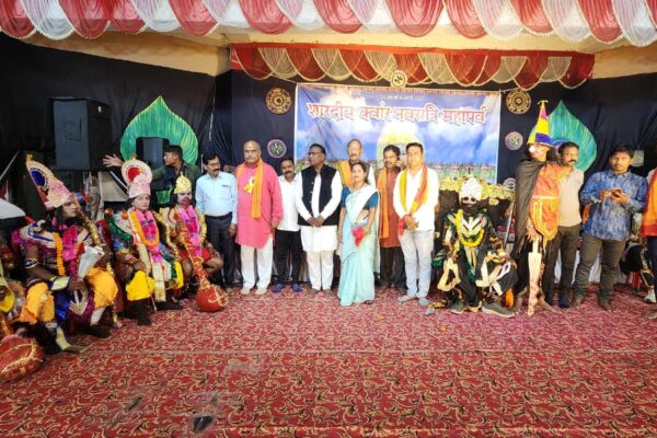 दशहरा उत्सव कार्यक्रम में सम्मिलित हुए दुर्ग ग्रामीण विधायक एवं अन्य पिछड़ा वर्ग क्षेत्र विकास प्राधिकरण उपाध्यक्ष ललित चंद्राकर