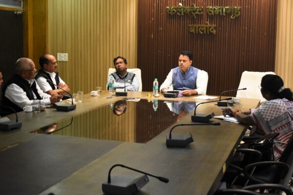 नगरीय निकाय एवं त्रि-स्तरीय पंचायत निर्वाचन के संबंध में राजनैतिक दलों की बैठक संपन्न।