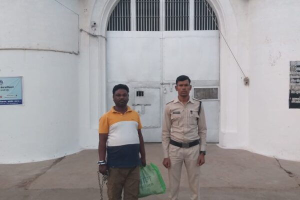 अवैध शराब परिवहन करने वाले 01 आरोपी को राजहरा पुलिस ने गिरफ्तार कर भेजा जेल आरापी के कब्जे से 35 पौव्वा देशी प्लेन शराब जप्त।
