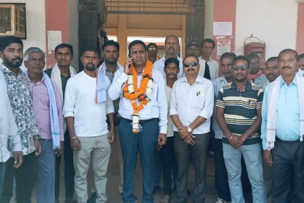 त्रिस्तरीय पंचायत चुनाव में जनपद सदस्य चुनाव हेतु कांग्रेस के अधिकृत जनपद सदस्य प्रत्याशी संजय साहू ने नामांकन दाखिल किया।