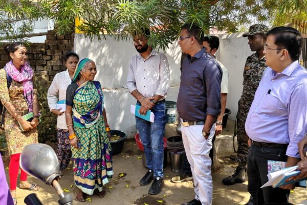 सीईओ डॉ. कन्नौजे ने डौण्डीलोहारा विकासखण्ड के विभिन्न ग्रामों का किया निरीक्षण।