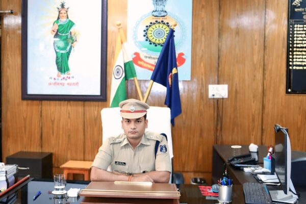 ➡️ जिले में नव पदस्थ पुलिस अधीक्षक योगेश पटेल (भा.पु.से.) ने किया पदभार ग्रहण।