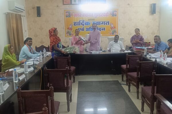 गुण्डरदेही नगर पंचायत अध्यक्ष प्रमोद जैन की अध्यक्षता में परिषद की प्रथम बैठक हुई सम्पन्न।