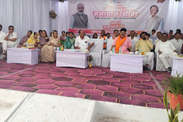 सुशासन तिहार समस्याओं के समाधान का सशक्त माध्यम सिरसिदा में लगा शिविर।