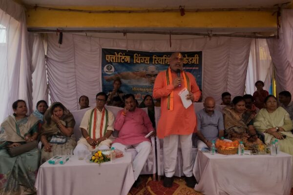 स्विमिंग पूल के शिलान्यास कार्यक्रम में सम्मिलित हुए दुर्ग सांसद विजय बघेल व दुर्ग ग्रामीण विधायक ललित चंद्राकर